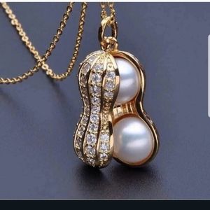 🥜🥜Pretty Peanut Necklace with Faux Pearls in GOLD plating 🥜🥜